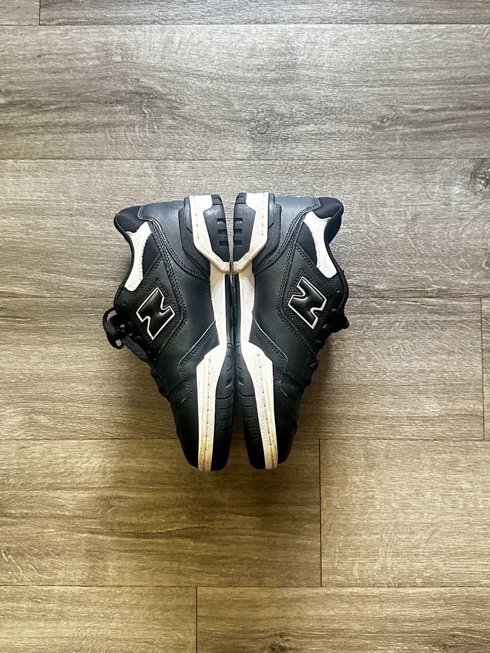 New Balance Men's Black and White Retro Trainers
